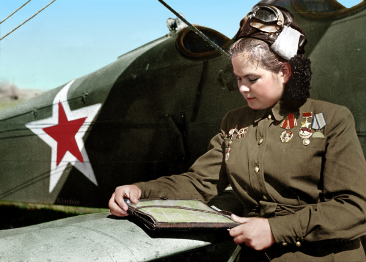 http://cont.ws/uploads/pic/2016/3/yekaterina-ryabova-russian-military-pilot-heroine-of-the-soviet-union-may-1945.jpg