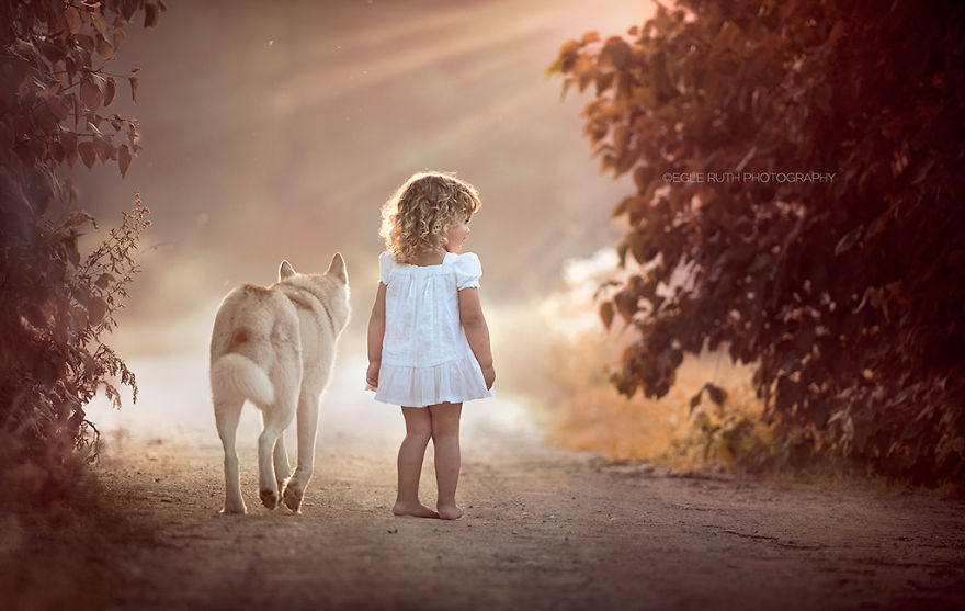 photographers-from-all-over-the-world-capture-amazing-photos-of-children-and-animals-10__880%20%281%29.jpg