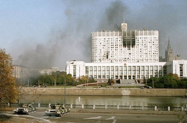 Александр Руцкой: «Расстрелом парламента в 1993-м руководили из Вашингтона» Александр Руцкой: «Расстрелом парламента в 1993-м руководили из Вашингтона»