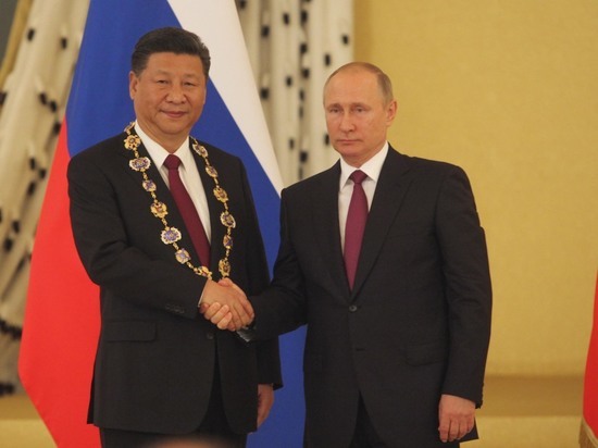 Картинки по запросу Путин наградил гостя высшей государственной российской наградой — орденом Святого Андрея Первозванного