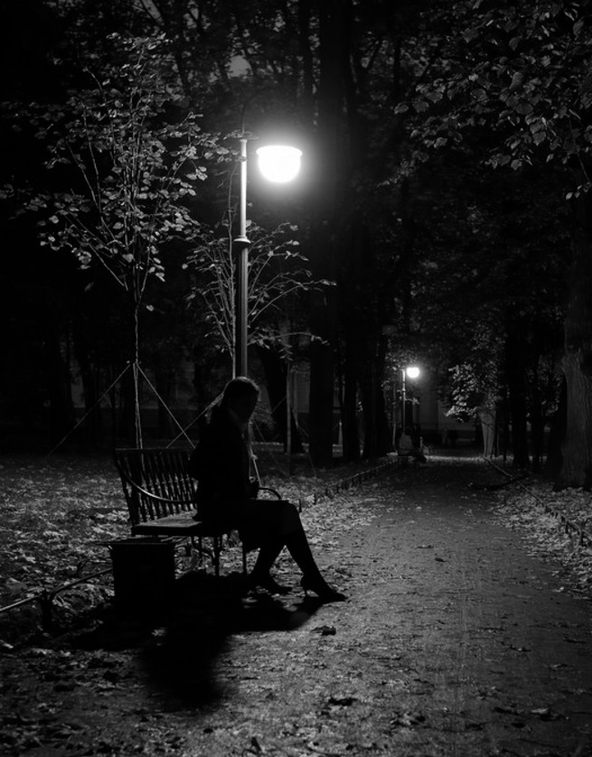 Мамочка грустит в одиночестве на улице порно фото бесплатно
