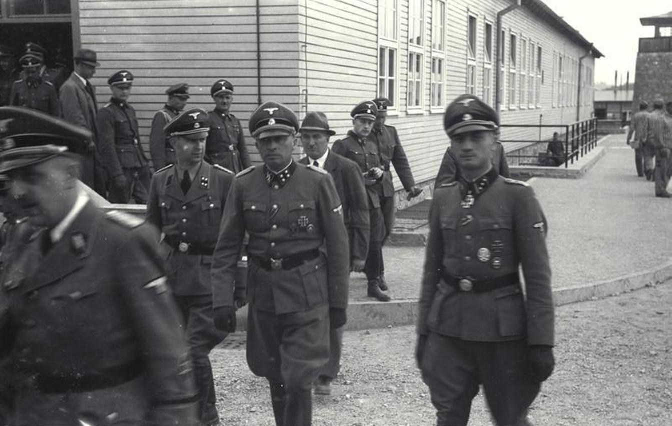 Гиммлер и солдаты СС