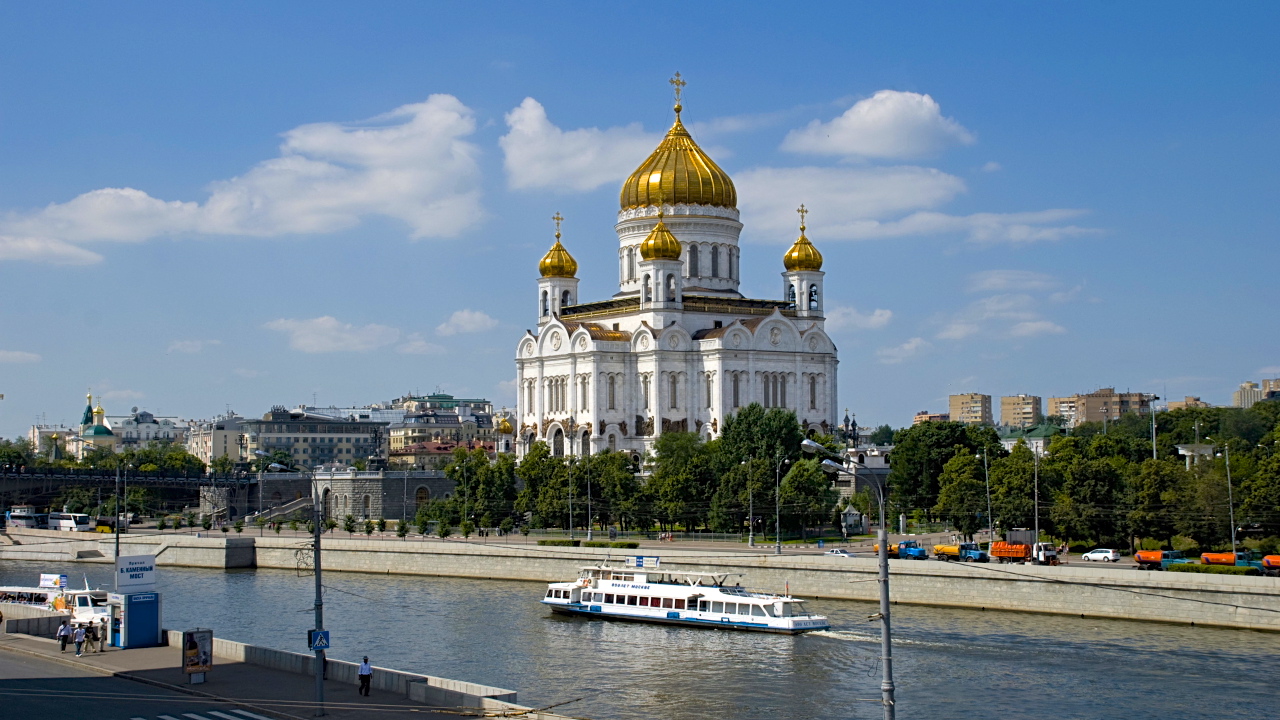 Вид на храм Христа Спасителя