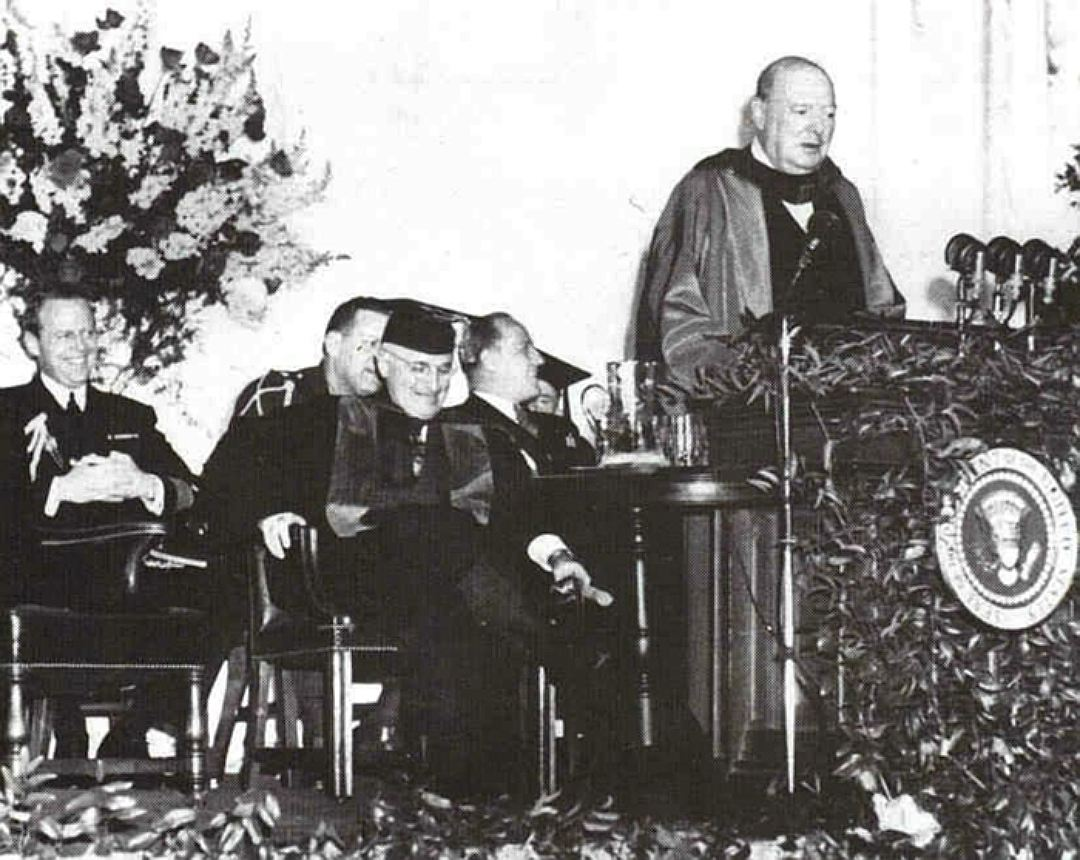 1 речь у черчилля в фултоне. Уинстон Черчилль 1946 Фултон. Черчилль Фултонская речь 1946. Фултонская речь Уинстона Черчилля.