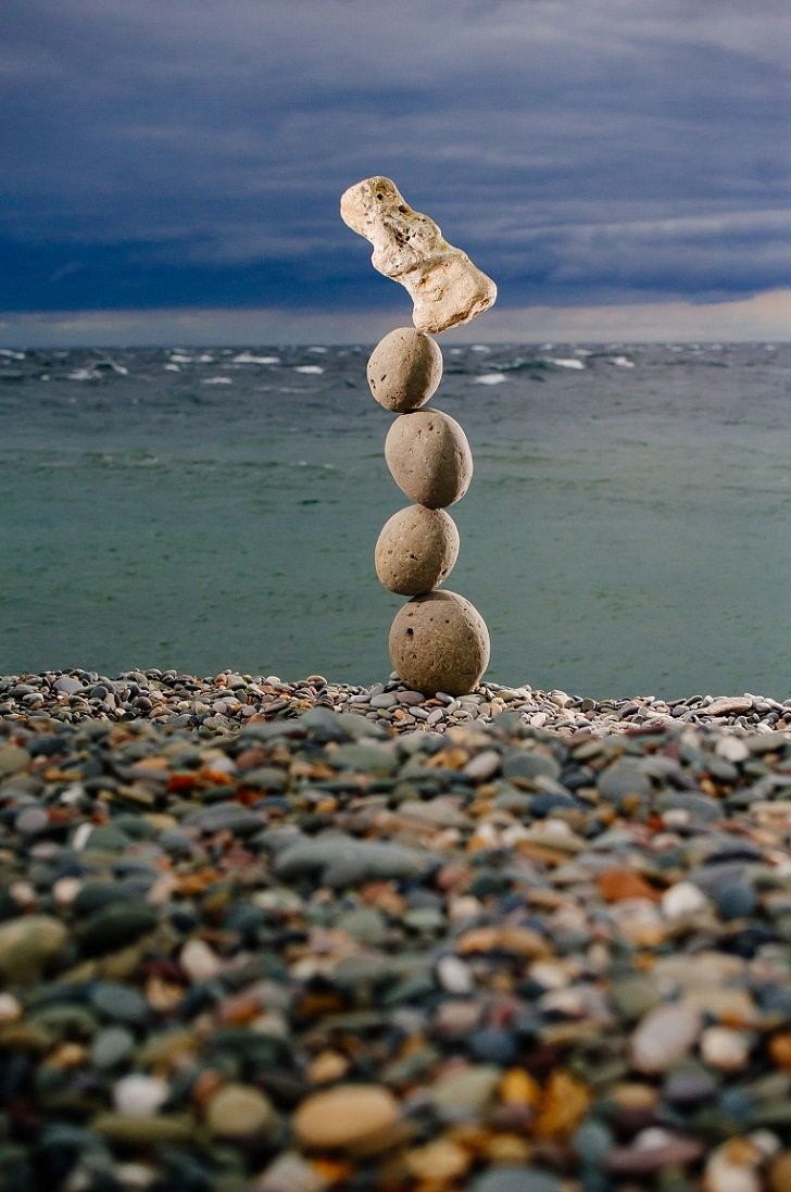 Равновесие фото. Пирамида из камней. Равновесие. Камни равновесие. Баланс камней.
