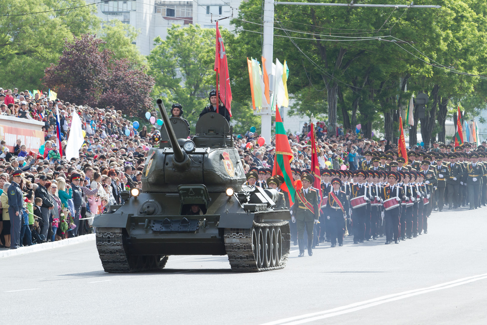 Парад ПМР. Военный парад Тирасполь. Парад в Молдавии. Парад день Республики ПМР.