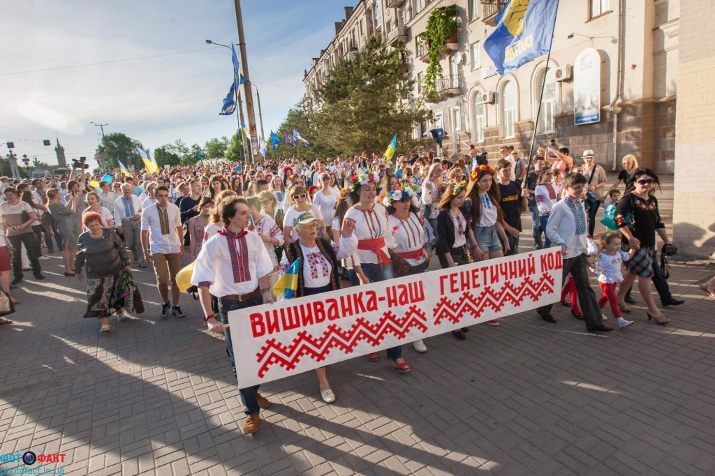 День украины. День вышиванки. Праздник на Украине сегодня. Когда день вышиванки на Украине. Крым забрали и вышиванки.