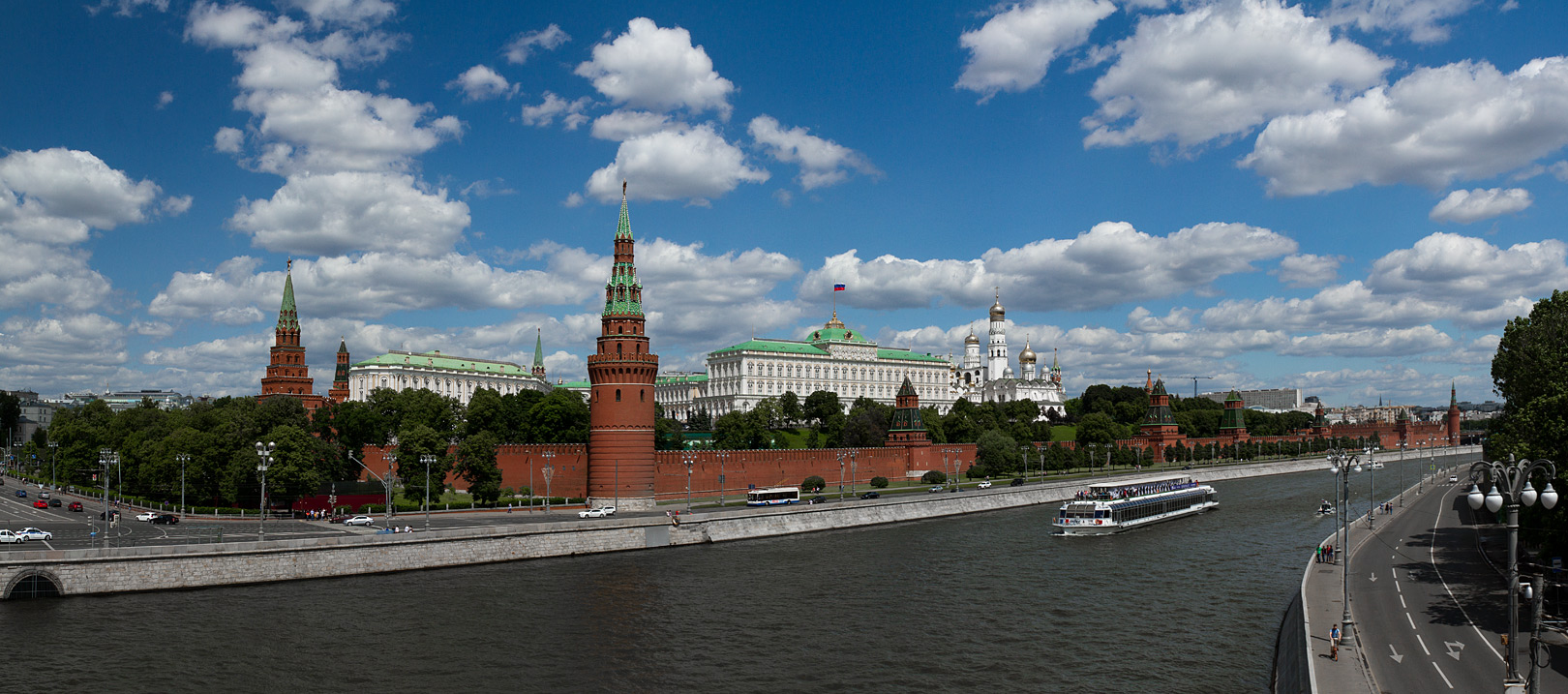 вид из окна на кремль москва