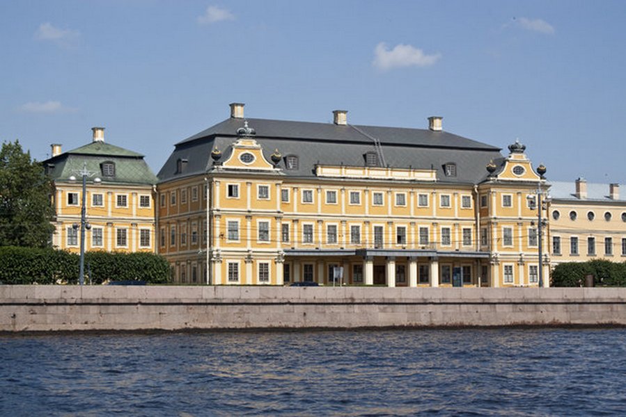 Меншиковский дворец в петербурге