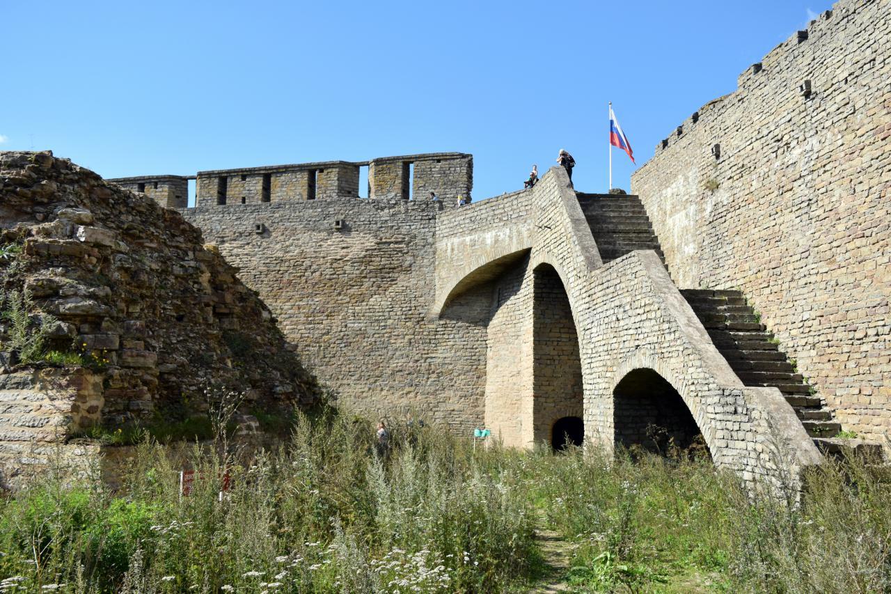 Старая крепость 6 7. Крепость Калатрава Испания. Кадифекальский замок Измир. Овруч старинная крепость. Лопатино старинная крепость.