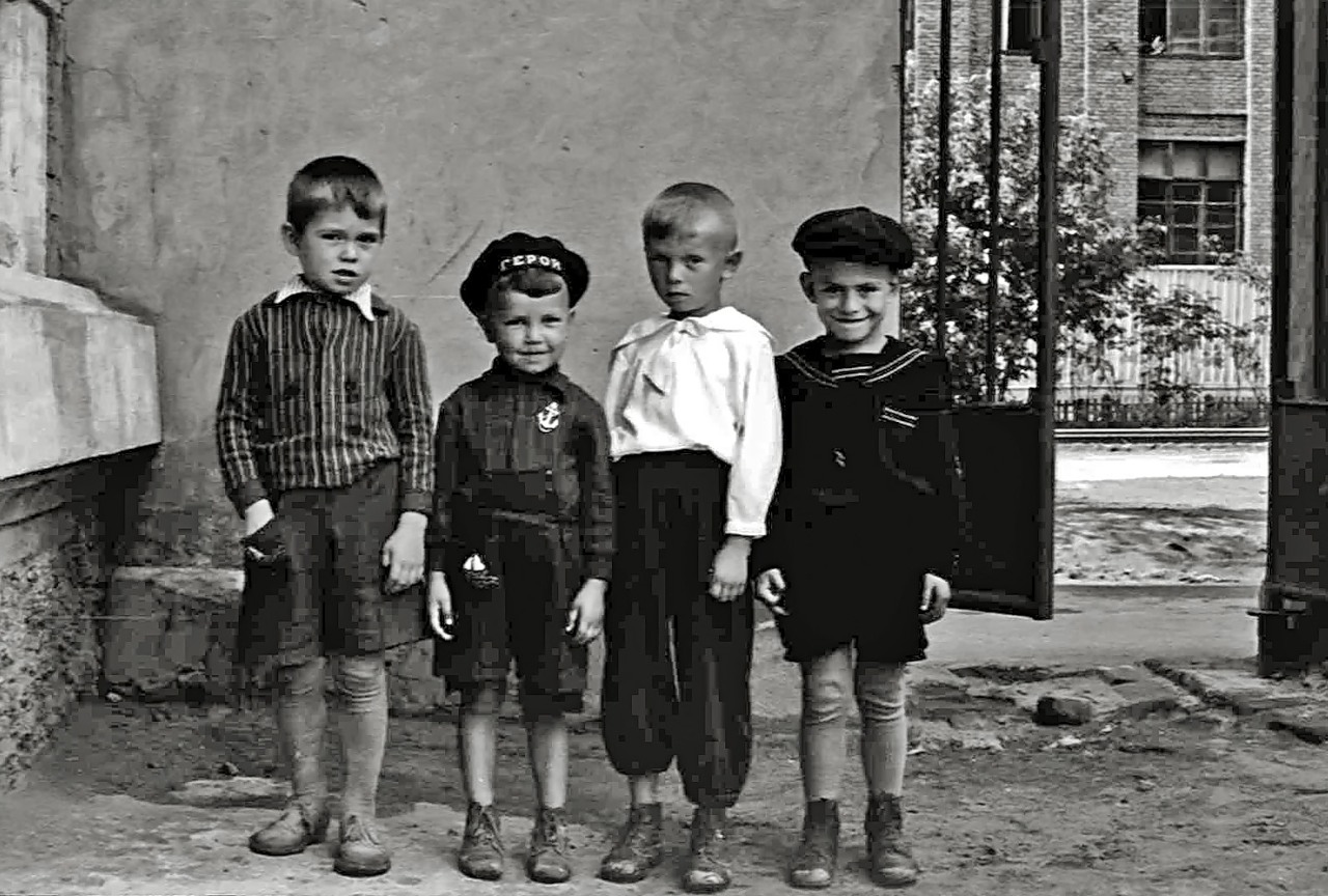 Дети ссср какого года. Одежда мальчиков 50-х годов. Советская одежда для мальчиков. Мальчик СССР. Одежда советских детей.