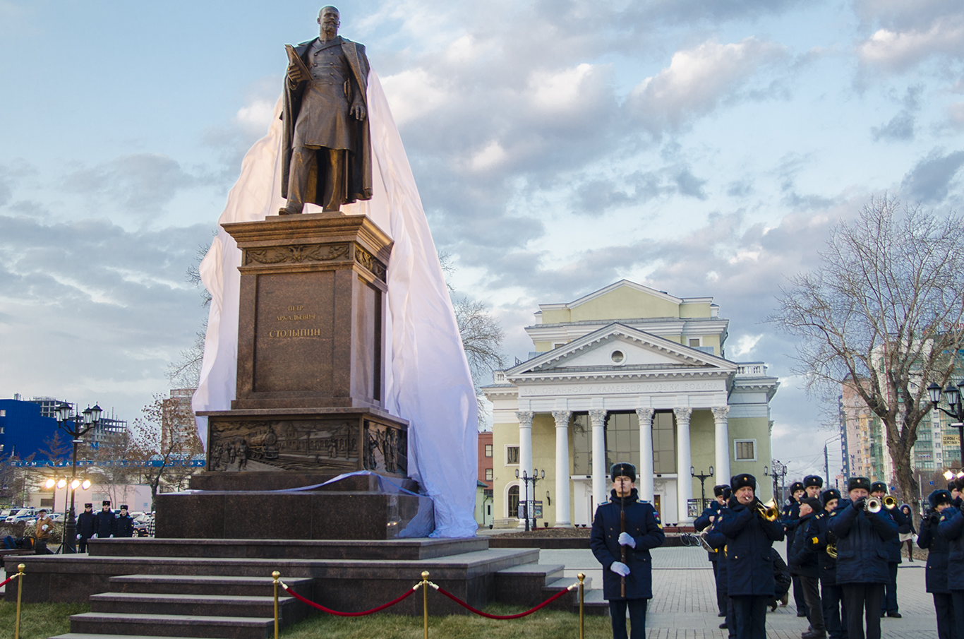 Столыпин москва. Столыпин памятник Челябинск. Памятник Столыпину Челяб. Памятни столыаину в Челябинс к. Памятник Петра Столыпина Челябинск.