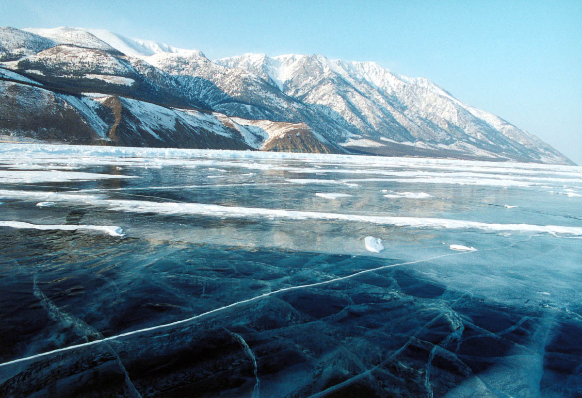 Ресурсы озера байкал. Озеро Байкал, Восточная Сибирь. Озеро Байкал лед. Замерзшее озеро Байкал. Озеро Байкал зимой.