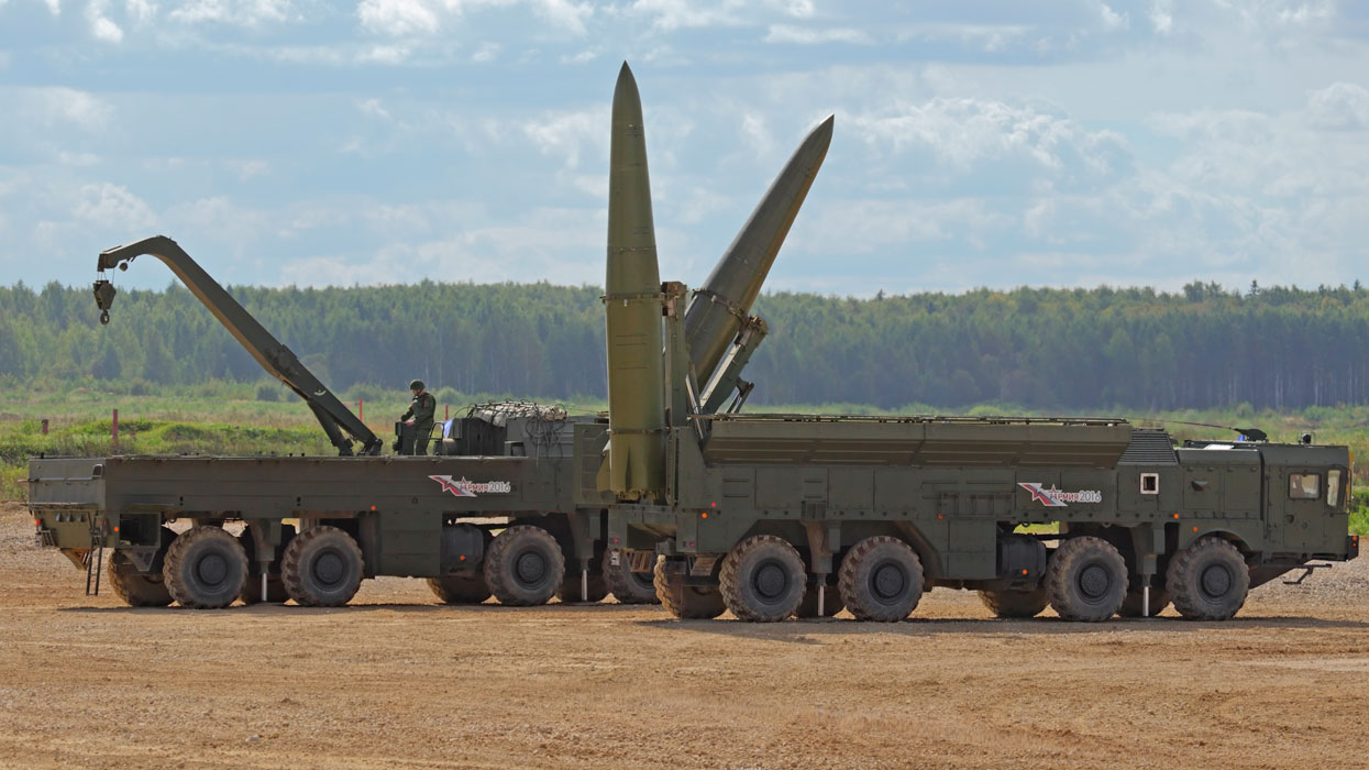 Военные, даже при всей их любви к полякам, не могли отказаться от соблазна испытать эти комплексы в реальной боевой обстановке.  Как отметил в выступлении на коллегии Минобороны 22 декабря Сергей Шойгу, "Искандеры" наносили удары по особо важным Iskander-1