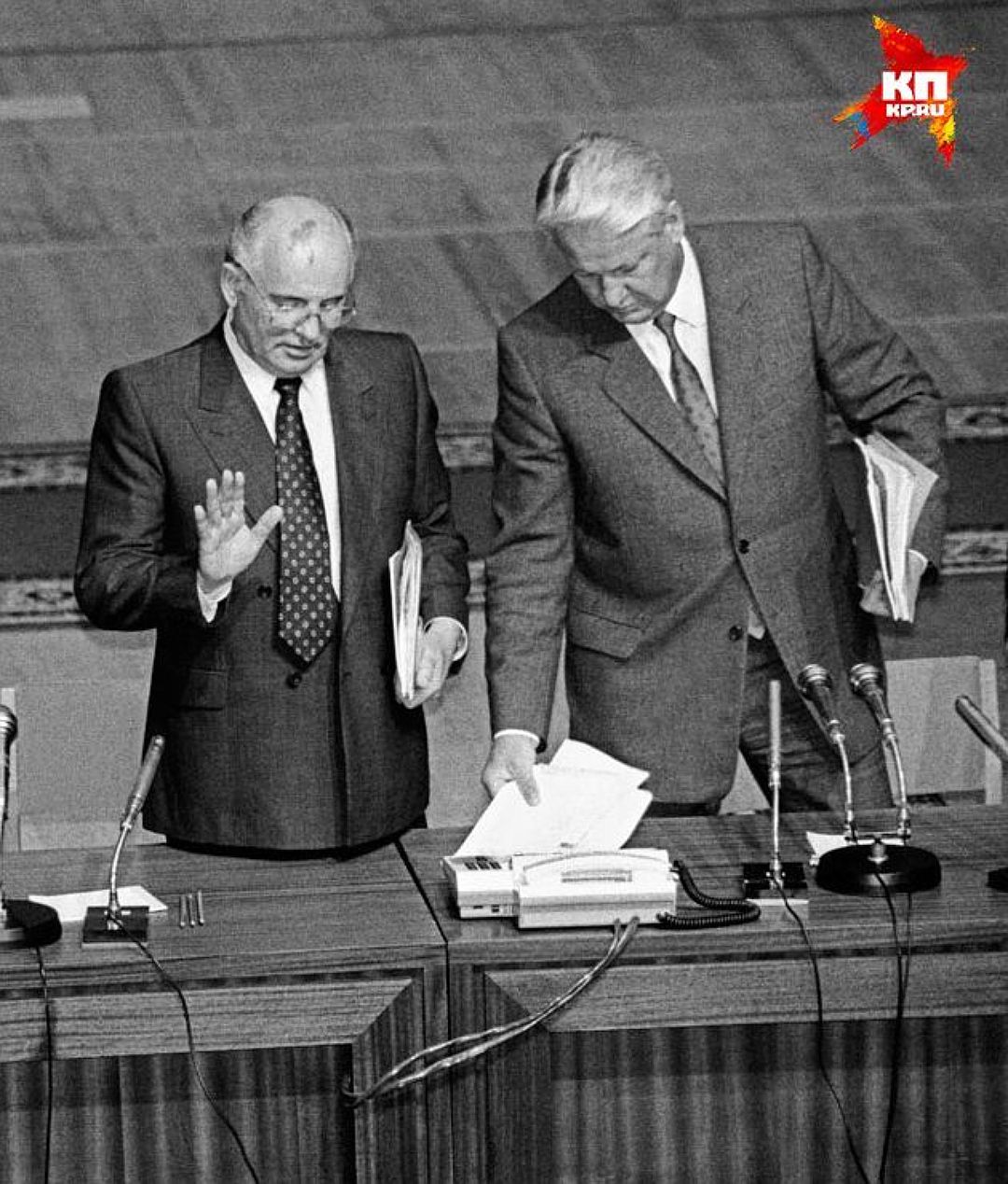Брежнев и ельцин. Горбачев и Ельцин. Буш Ельцин горбачёв.
