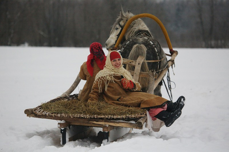 Санки на снегу