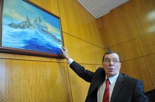 Скр 6 наваливается на корму кэрон