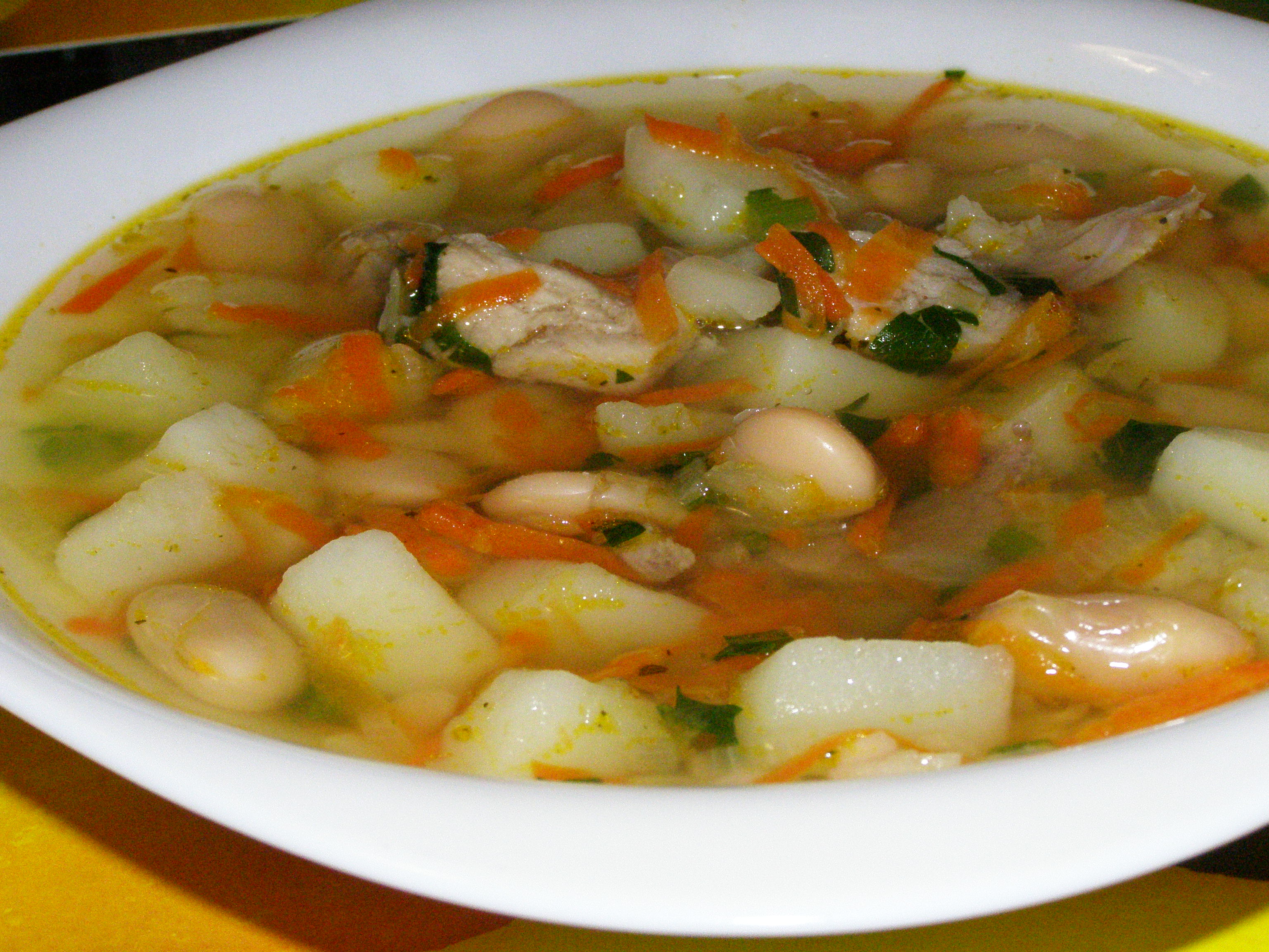Суп с белой фасолью и клецками