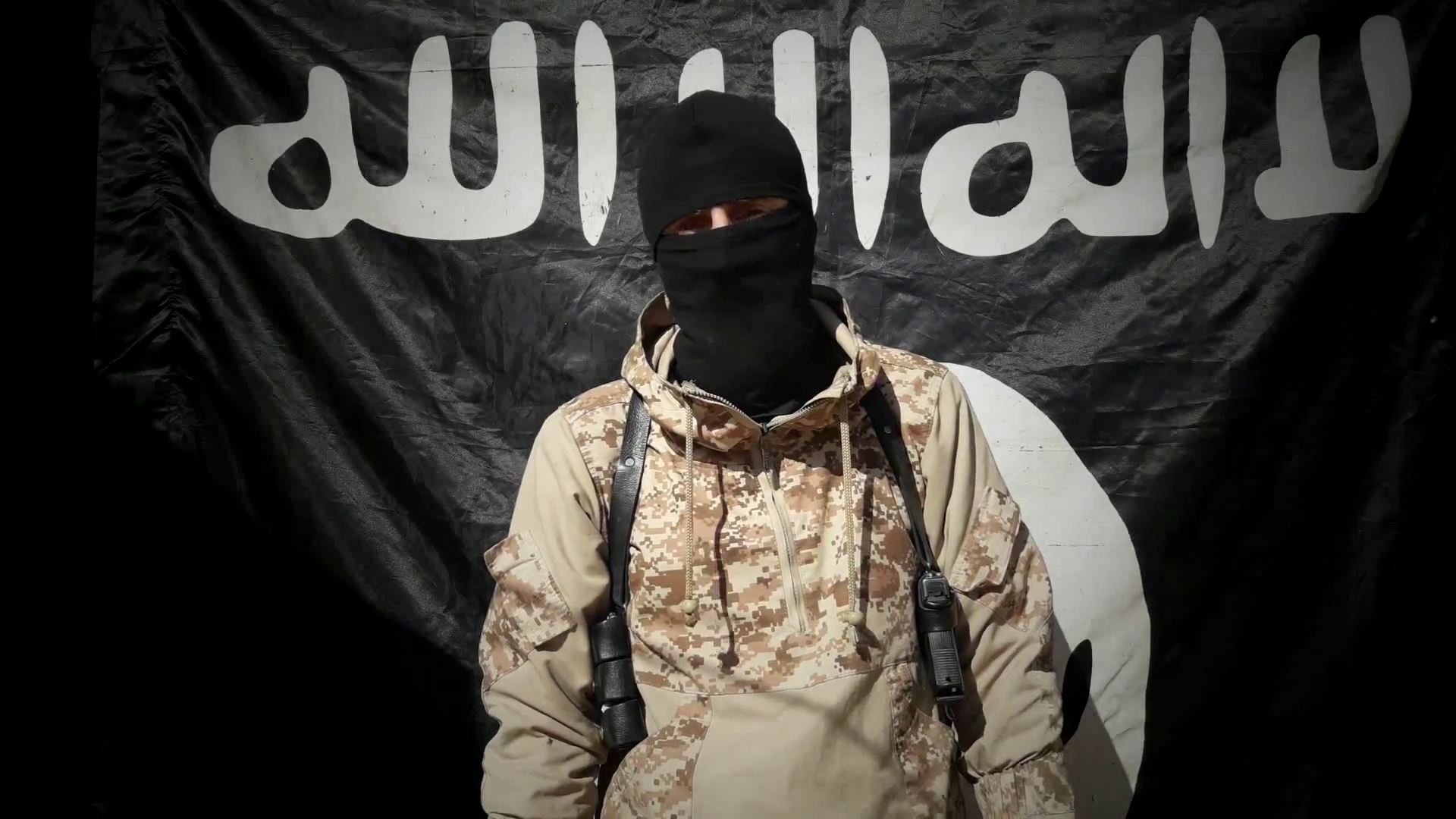Это точно те террористы. Муджахиды Исламского государства. Одежда террористов. Флаг ИГИЛ.