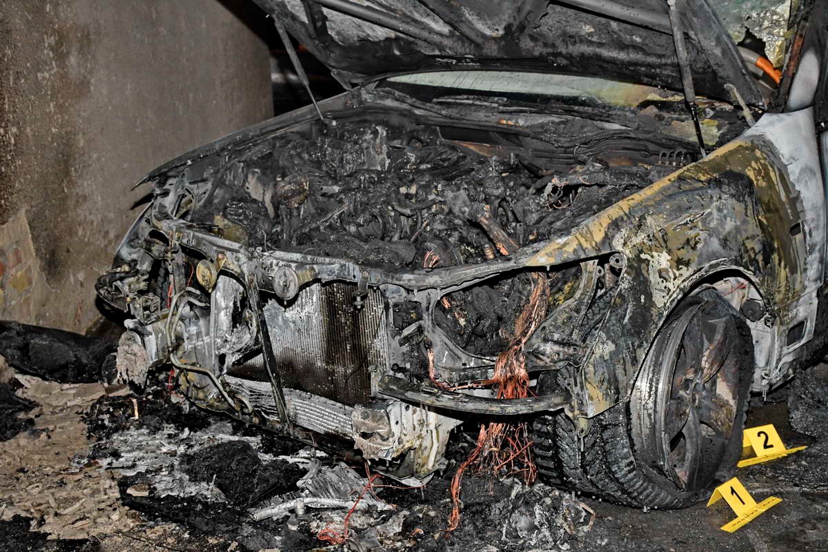 Автомобиль после пожара. Адвокату сожгли машину. Машина после пожара BMW.