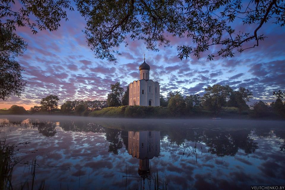 Церковь Покрова на Нерли на закате