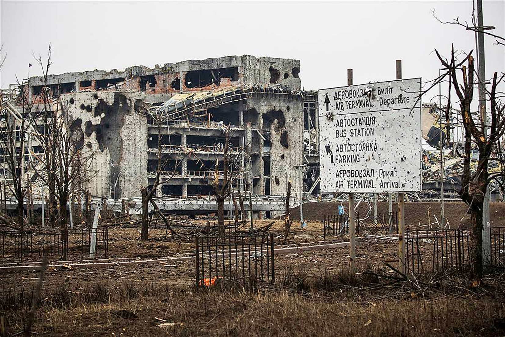 Разрушенный донецк. Руины аэропорта города Донецк. Руины донецкого аэропорта. Донецк разрушения аэропорт.