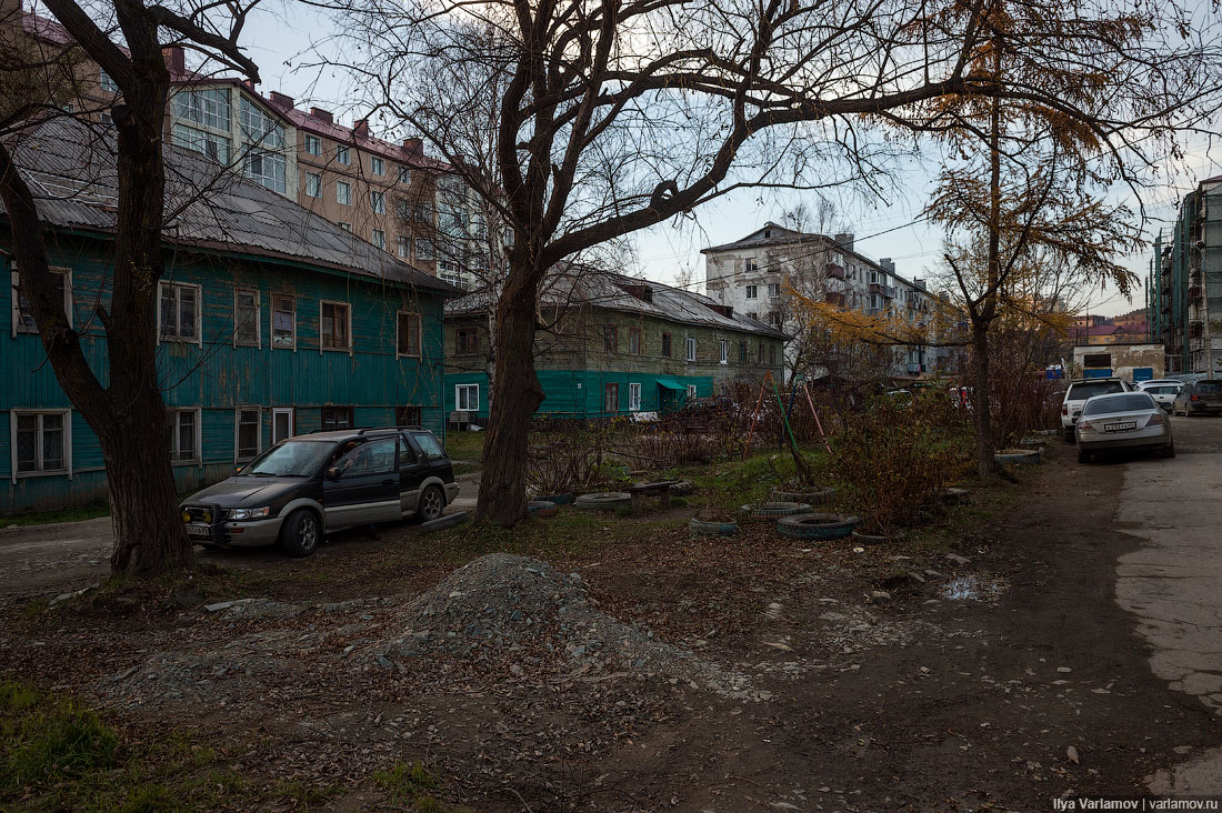 Южные бараки. Южно Сахалинск Северный городок бараки. Бараки Сыктывкара. Южно Сахалинск Варламов. Южно Сахалинск новые бараки.