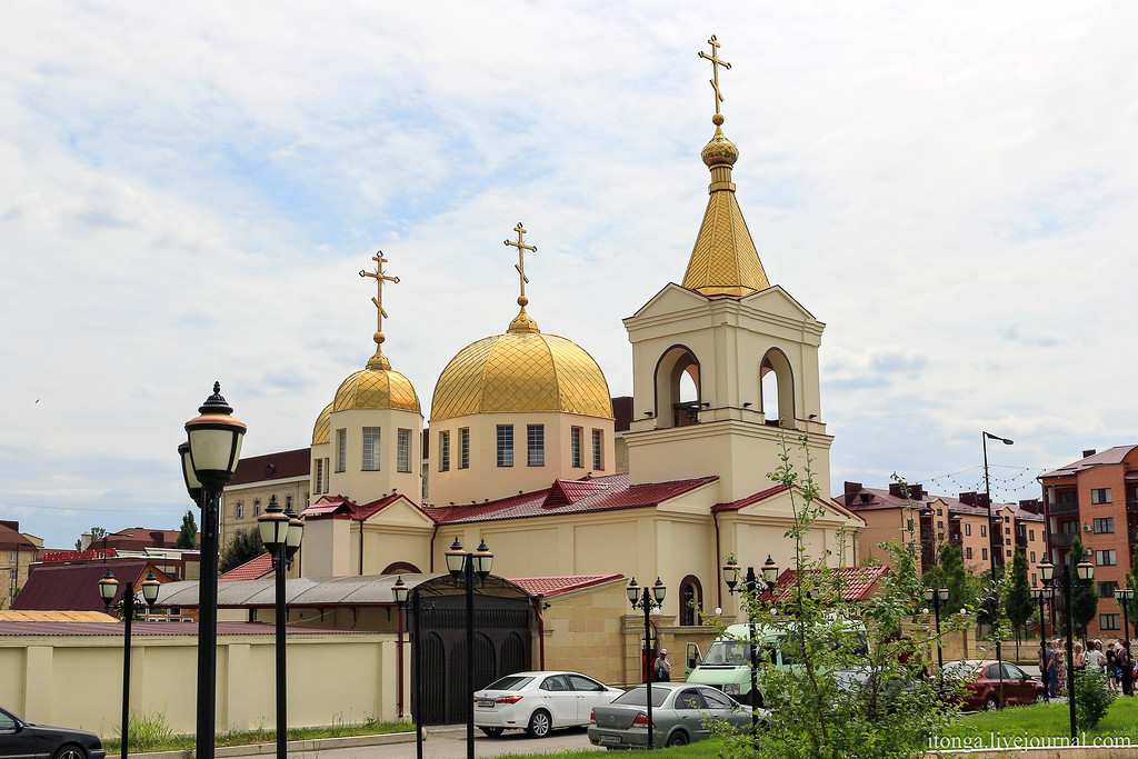 Храм архангела в грозном. Храм Михаила Архангела (Грозный). Церковь Архангела Михаила в Грозном. Храм Архангела Михаила Чечня. Храм Михаила Архангела Чечни в Грозном.