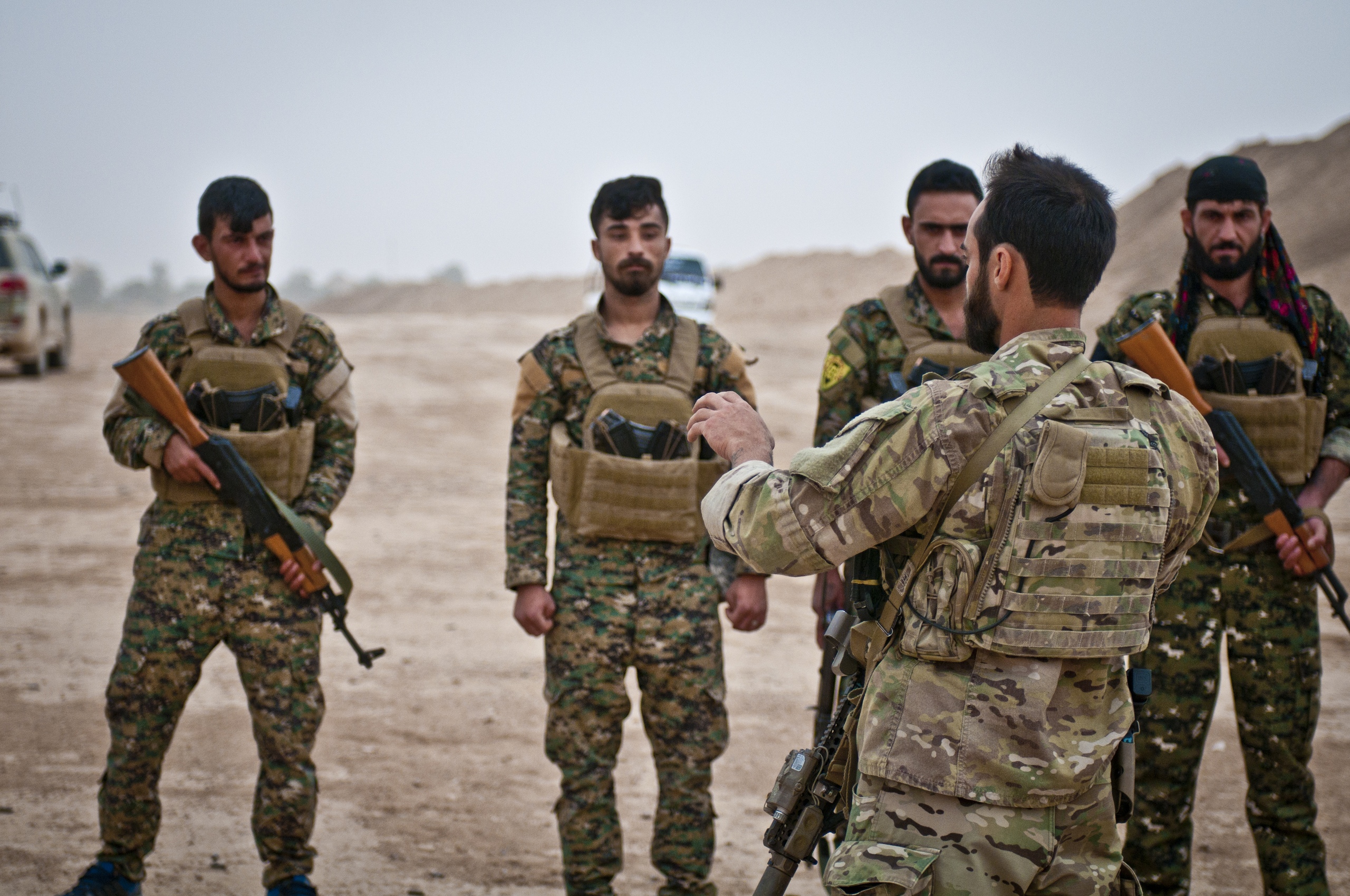 Азербайджан сильнее. Курды мужчины. Красивые курды мужчины. Мухабарат сирийская армия. ЧВК В Сирии.