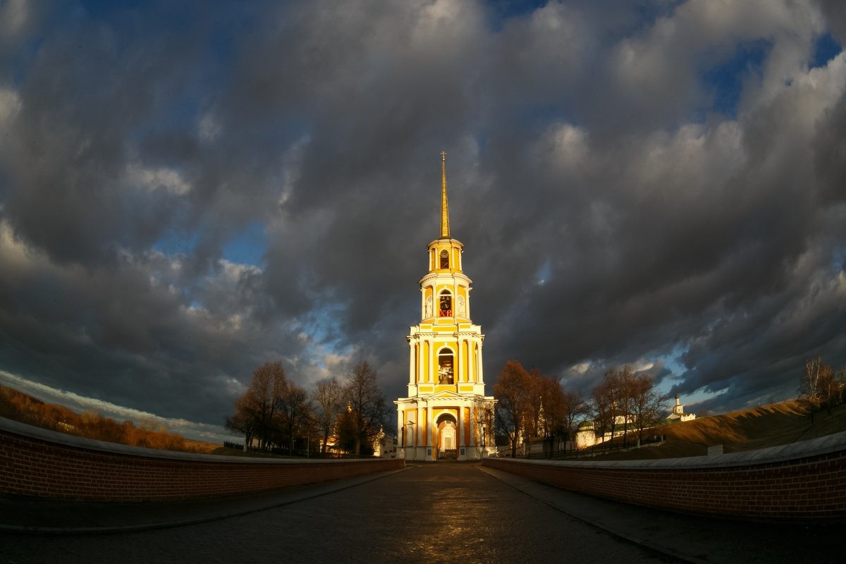 Колокольня рязанского кремля фото