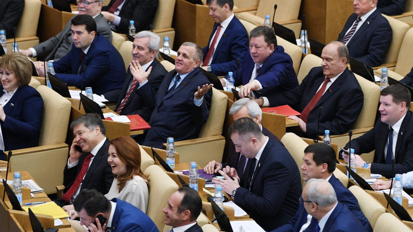 "Правительство 30 лет грабит народ": Депутат во время заседания Госдумы раскрыл схему махинаций с пенсиями