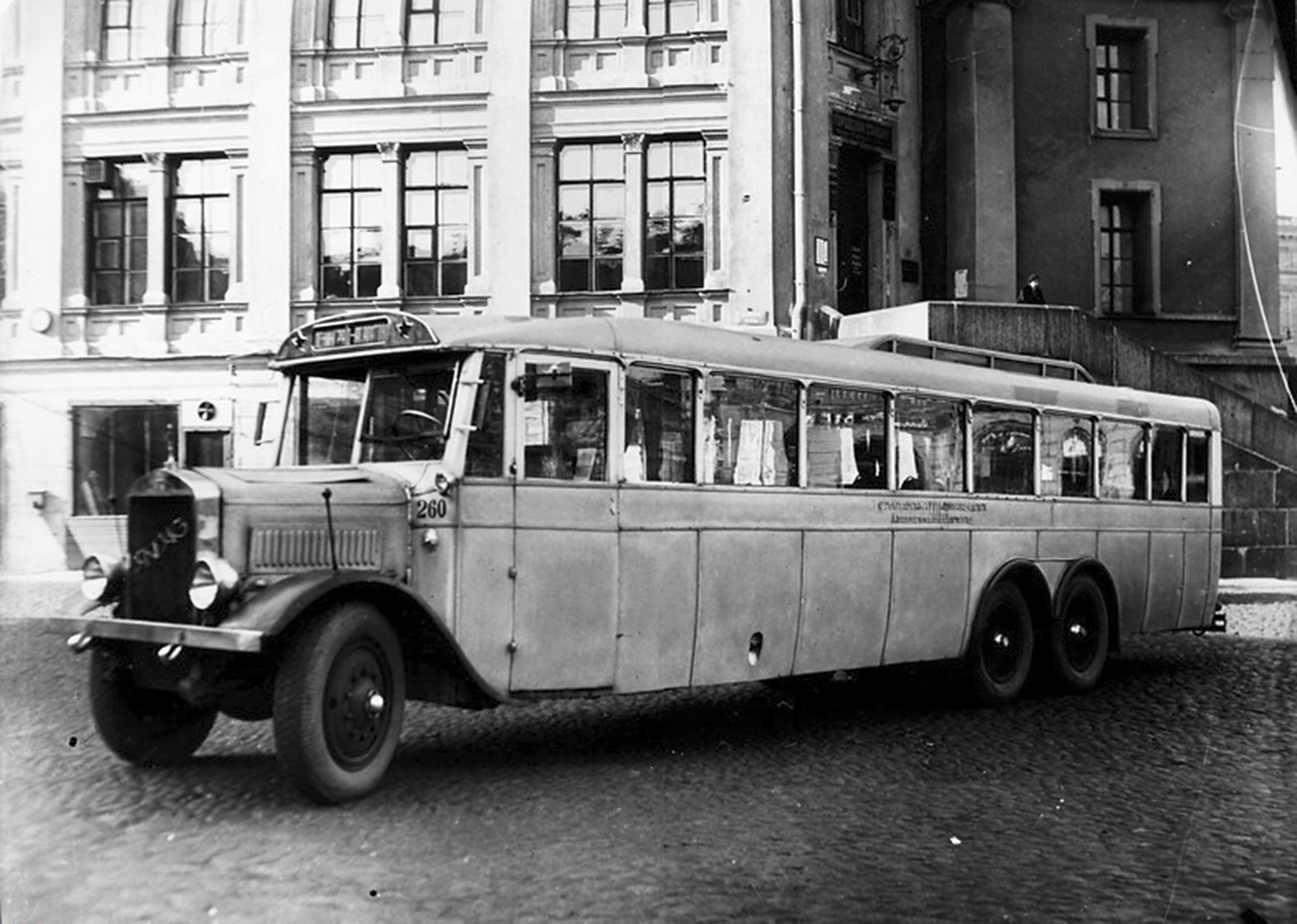 1907 год первый городской автобус. ЯА-2 автобус. ЯА-2 ЯГАЗ "гигант. ЯА 2 гигант автобус. ЗИС-8 Атул.