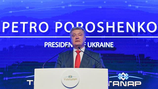 Кто толкает Порошенко к пропасти