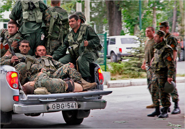 Грузины бежали. Цхинвали 2008 грузинские солдаты. Грузинская армия в Цхинвали 2008. Цхинвал август 2008.