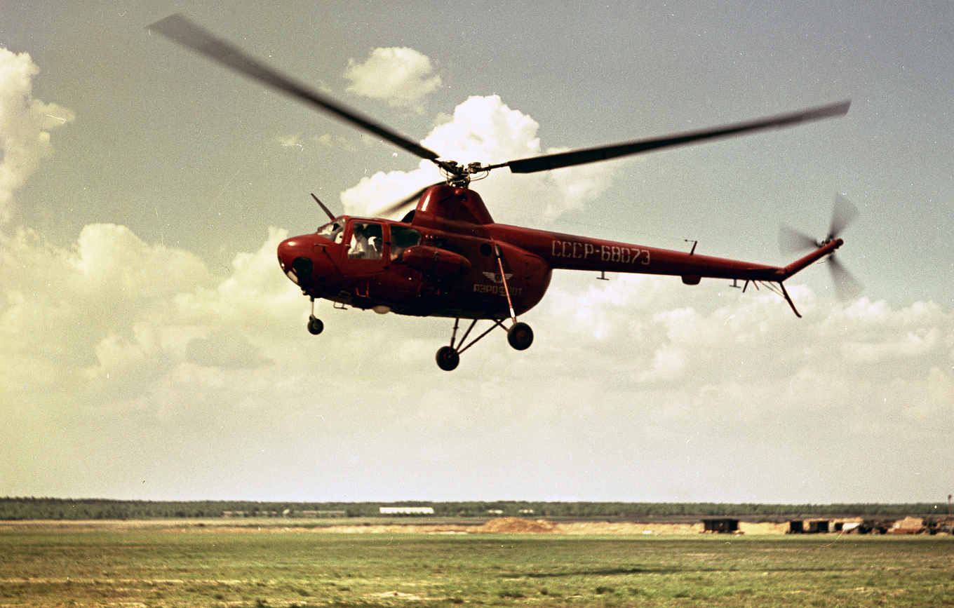 Первые вертолеты в мире. Ми1 вертолет Советский 1948. Ми-1 вертолёт вертолёты СССР. Ми1 вертолет Египта. Ми-12 вертолёт миля.
