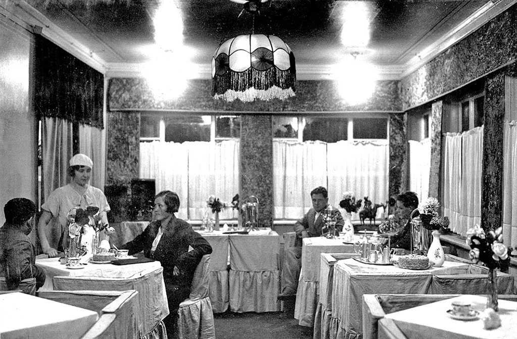 Рестораны в СССР. Несколько фотографий :-) 