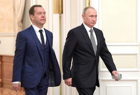  Пропавшее русское золото 
 и английские пираты Путин и Медведев  