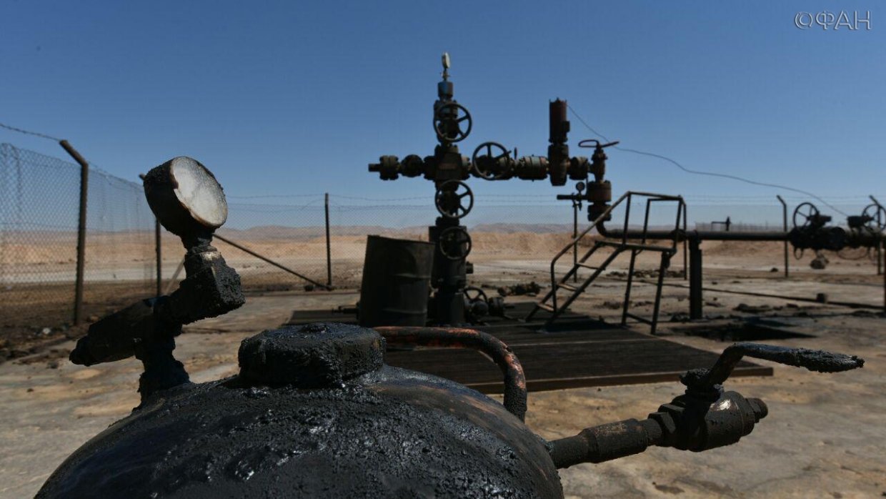 Захват нефти. Армия США Сирия месторождение нефти. Нефтяные вышки в Сирии. Охрана нефтяных вышек. США крадут нефть в Сирии.