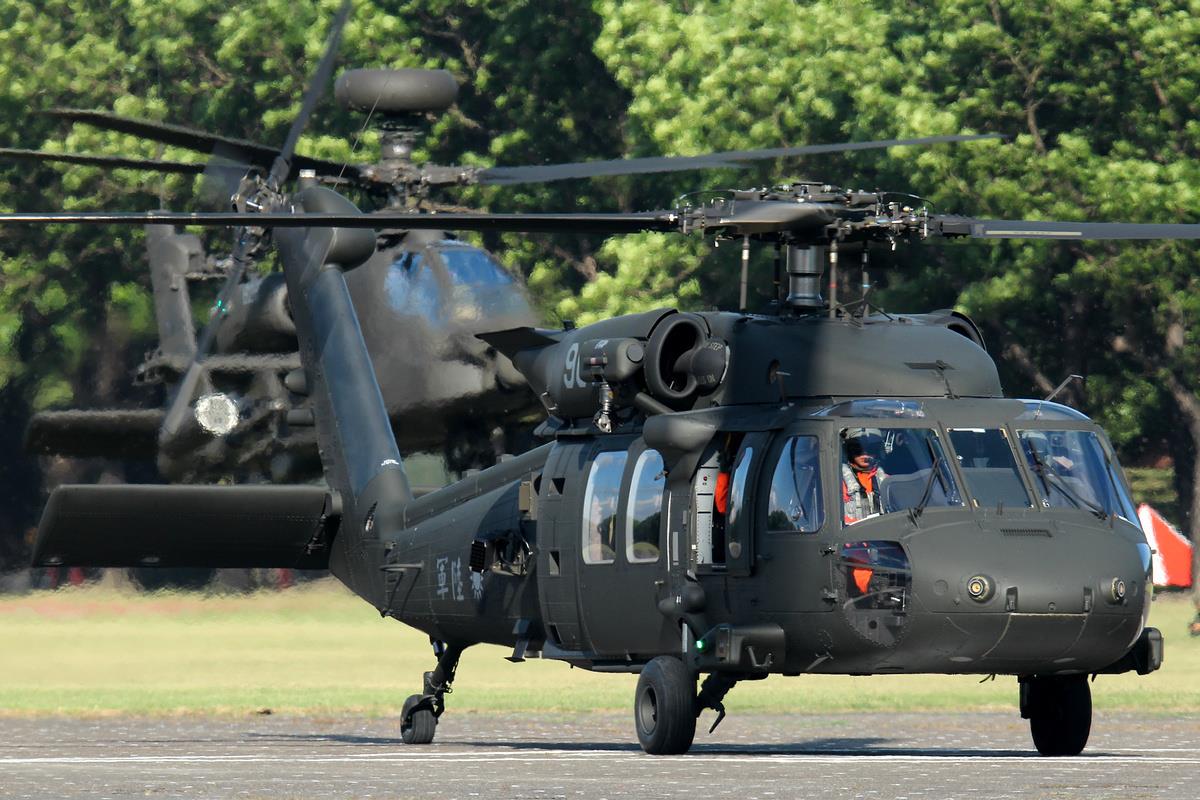 Американские военные вертолеты. Вертолёт uh-60 Black Hawk. Sikorsky uh-60m Black Hawk. Helicopter uh 60m Black Hawk. Sikorsky uh-60 Blackhawk.