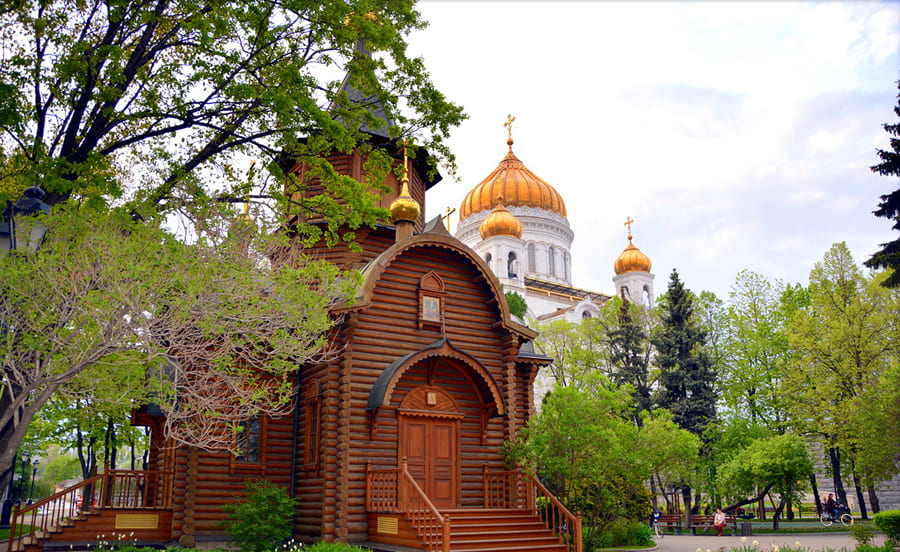 Храм часовня фото. Храм Державной иконы Божией матери у храма Христа Спасителя. Храм часовня Божией матери Державная. Часовня Державной Божией матери у храма Христа Спасителя в Москве. Бревенчатый храм часовня Покрова Божией матери в Москве.