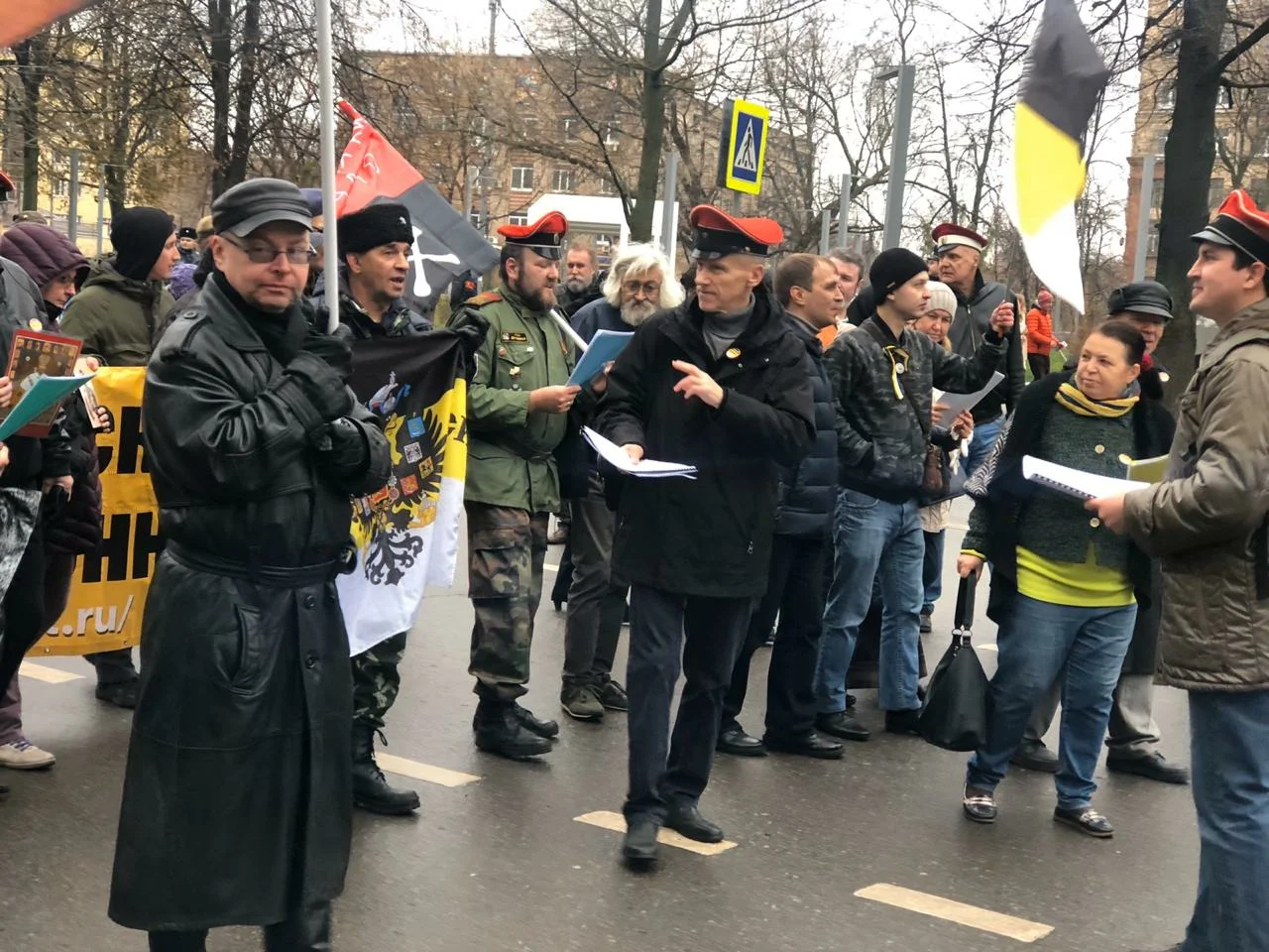 В москве проходит марш. Шествие националистов русский марш в Москве. Русский марш 2021 Москва. Русский марш в Москве 2022. Националисты в Москве.