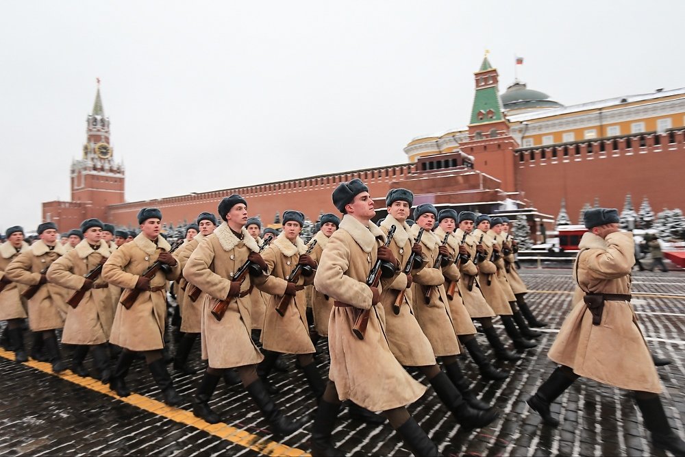 В каких городах россии проходил парад 1941. Парад 1941 года на красной площади. Военный парад 7 ноября 1941 года в Москве на красной площади. Парад 7 ноября 1941. Парад на красной площади 7 ноября 1941.