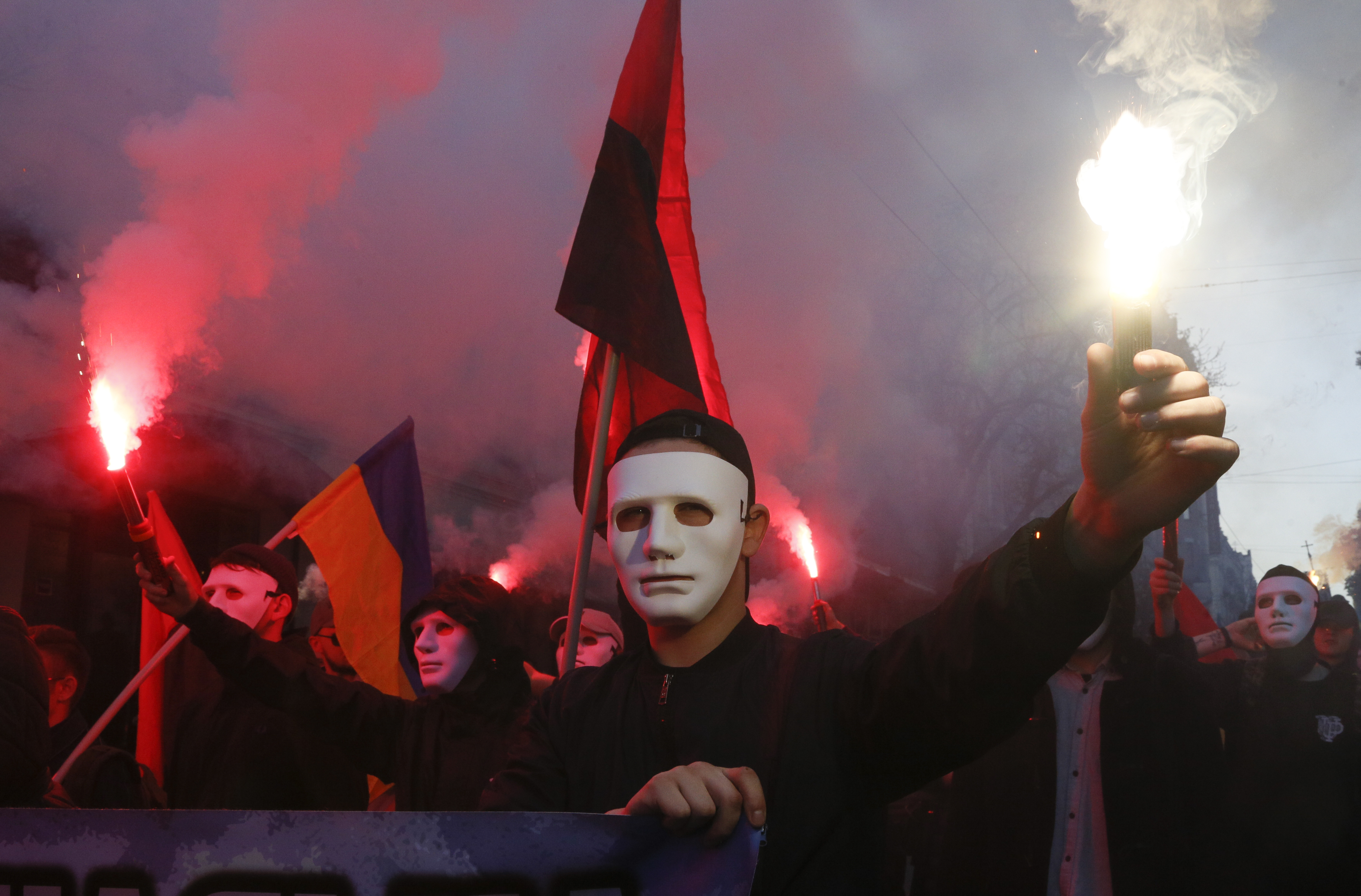 Революция видео. Цветные революции. Цветная революция на Украине 2014. Цветная революция в Украине. Повстанческая толпа.