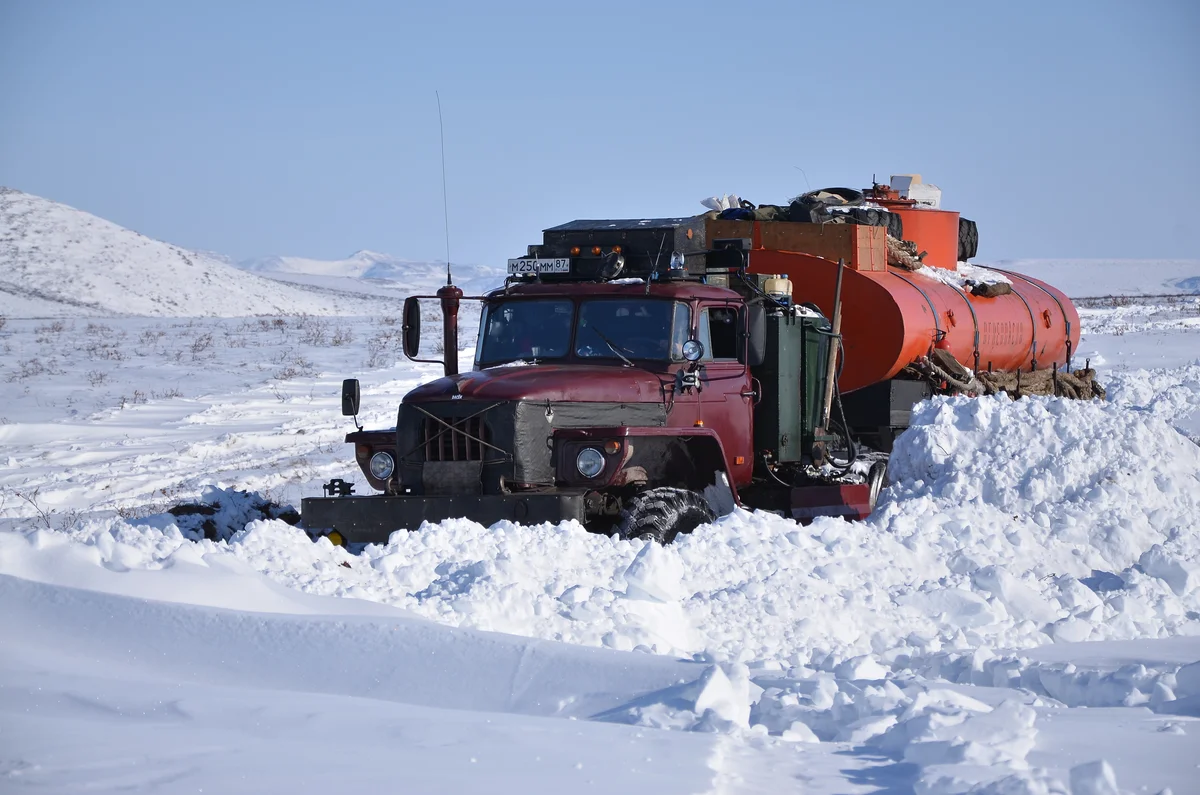 Урал 4320 тягач на зимнике