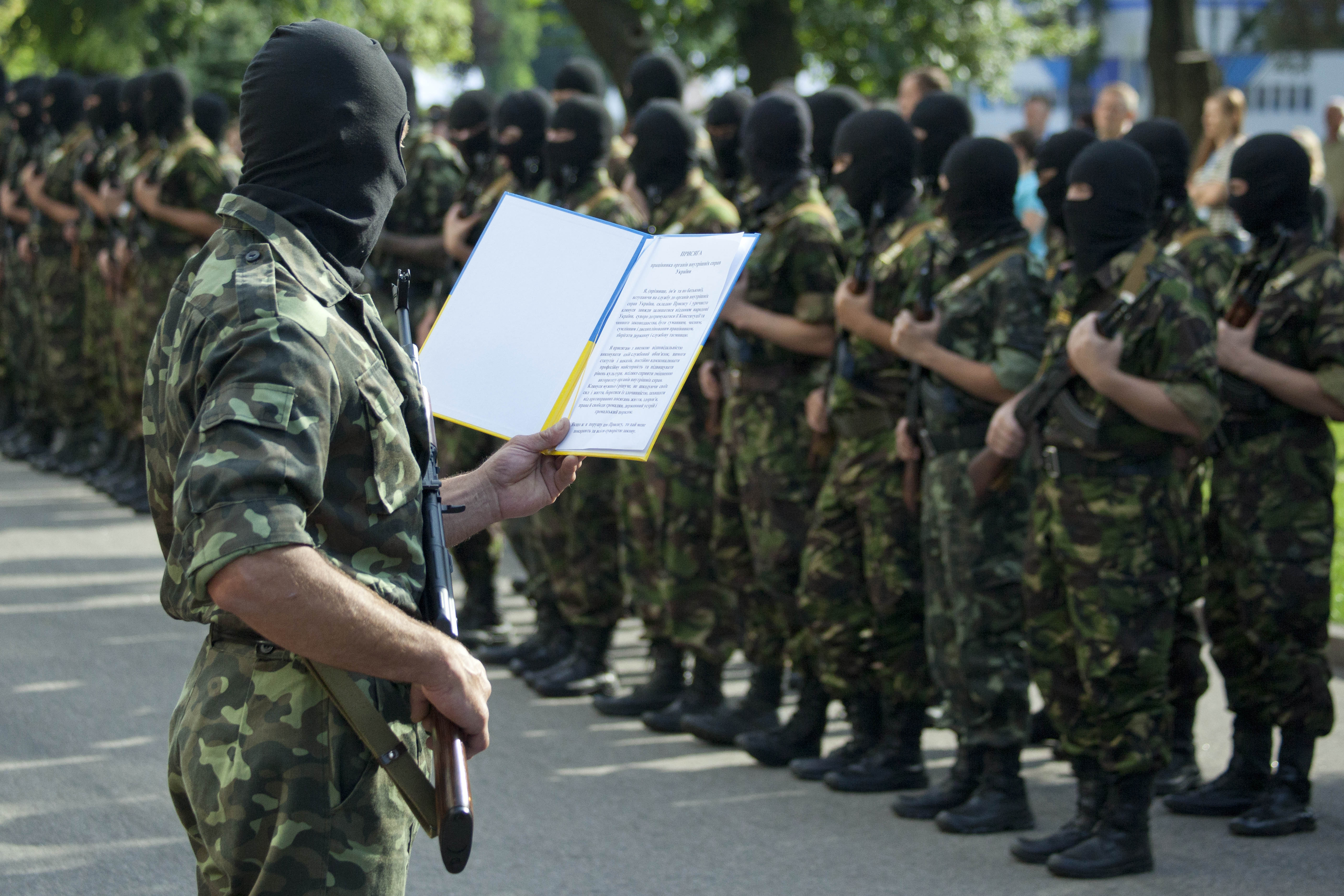 Мобилизация свободных. Присяга в Украине в балаклавах. Мобилизация. Мобилизация армии. Солдаты мобилизация.