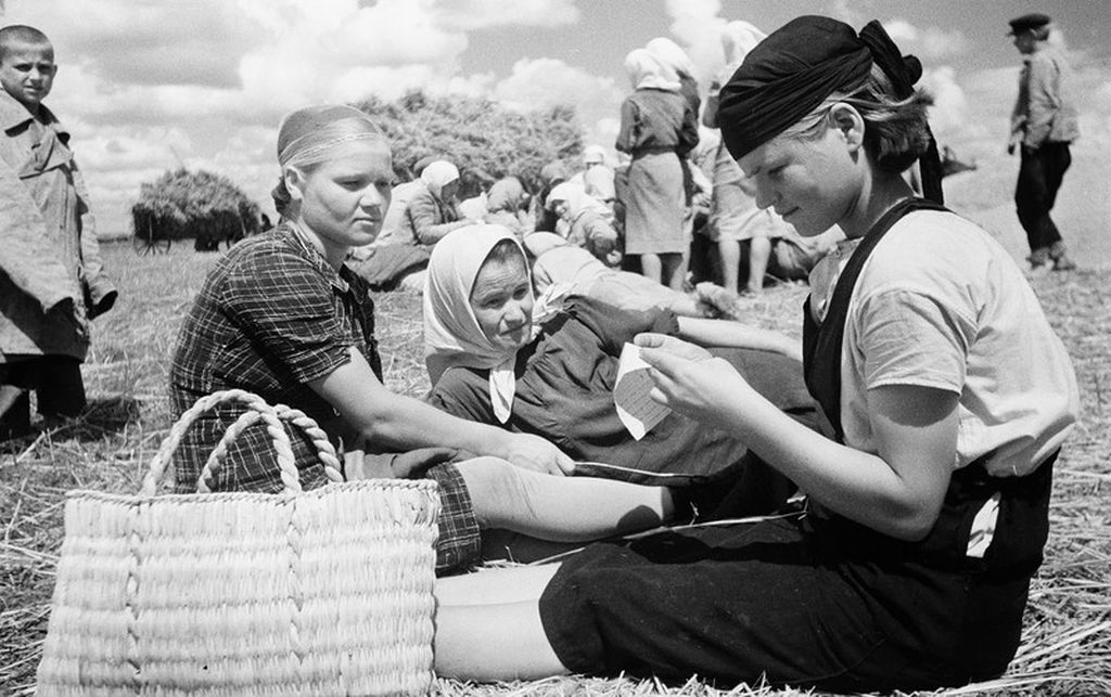 Советская деревня. Фотограф Семен Фридлянд Целина. Семён Осипович Фридлянд сельское хозяйство СССР. Советская деревня на целине. Деревенская жизнь в СССР.