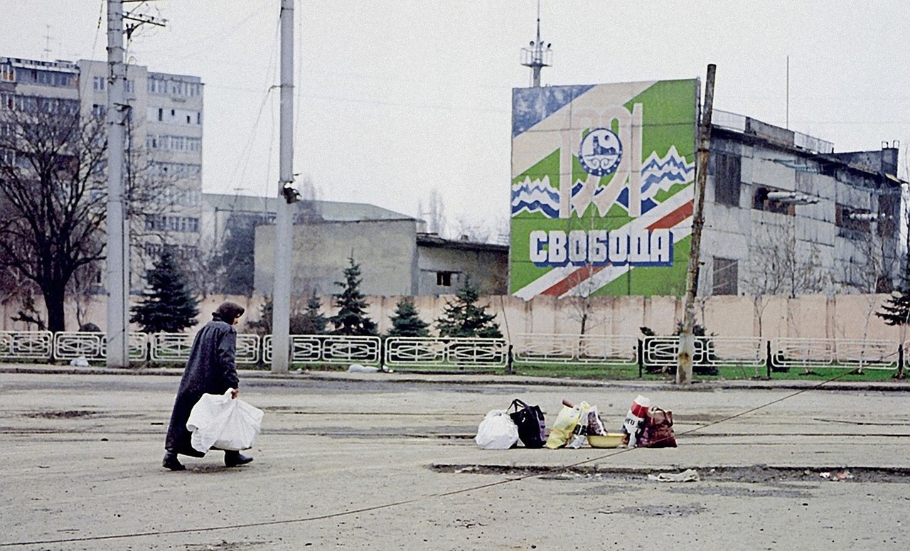 Остановиться грозном. Город Грозный площадь минутка штурм. Площадь минутка Чечня 1995. Площадь минутка Грозный 1994.