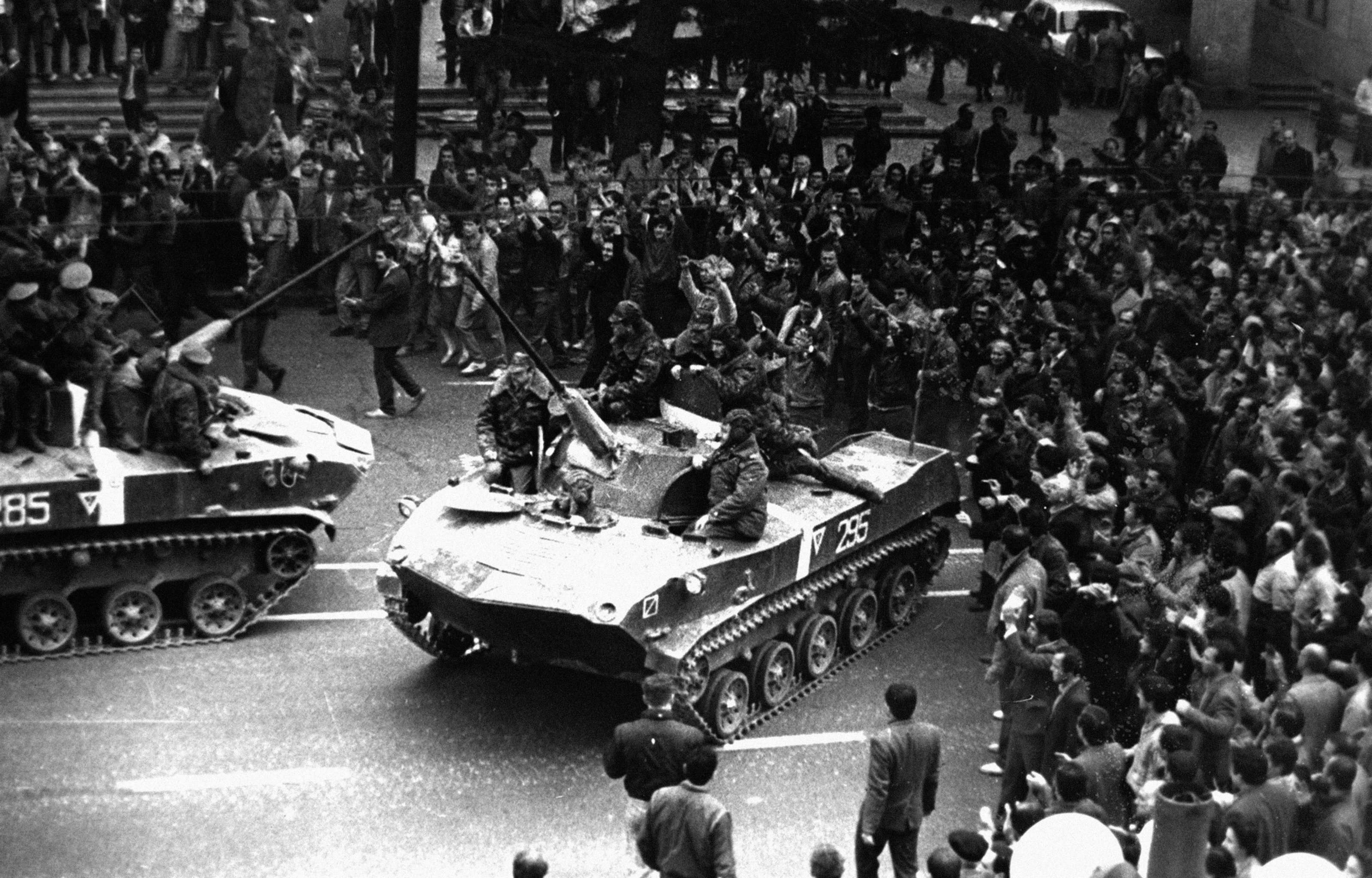Грузия после ссср. 9 Апреля 1989 года в Тбилиси. Демонстрация в Тбилиси 1989. Митинг в Тбилиси 1989. Разгон митинга в Тбилиси в 1989.
