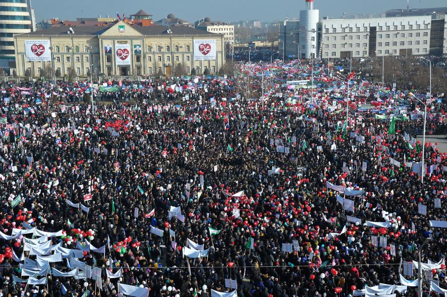 Население грозного. Митинг в Грозном. Население Чечни. Грозный население.