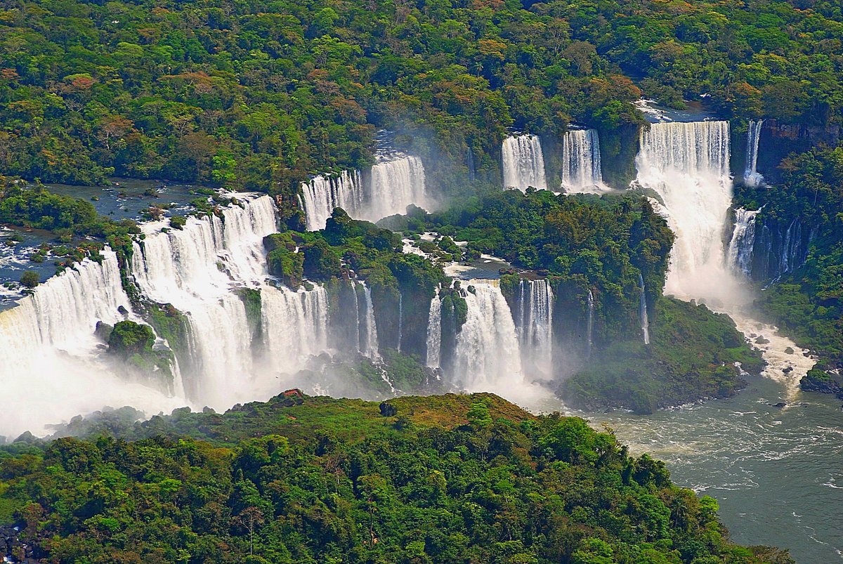 Природные объекты бразилии. Водопады Игуасу Аргентина Бразилия. Водопады Игуасу (Iguazu), Аргентина и Бразилия. Аргентина достопримечательности водопады Игуасу.
